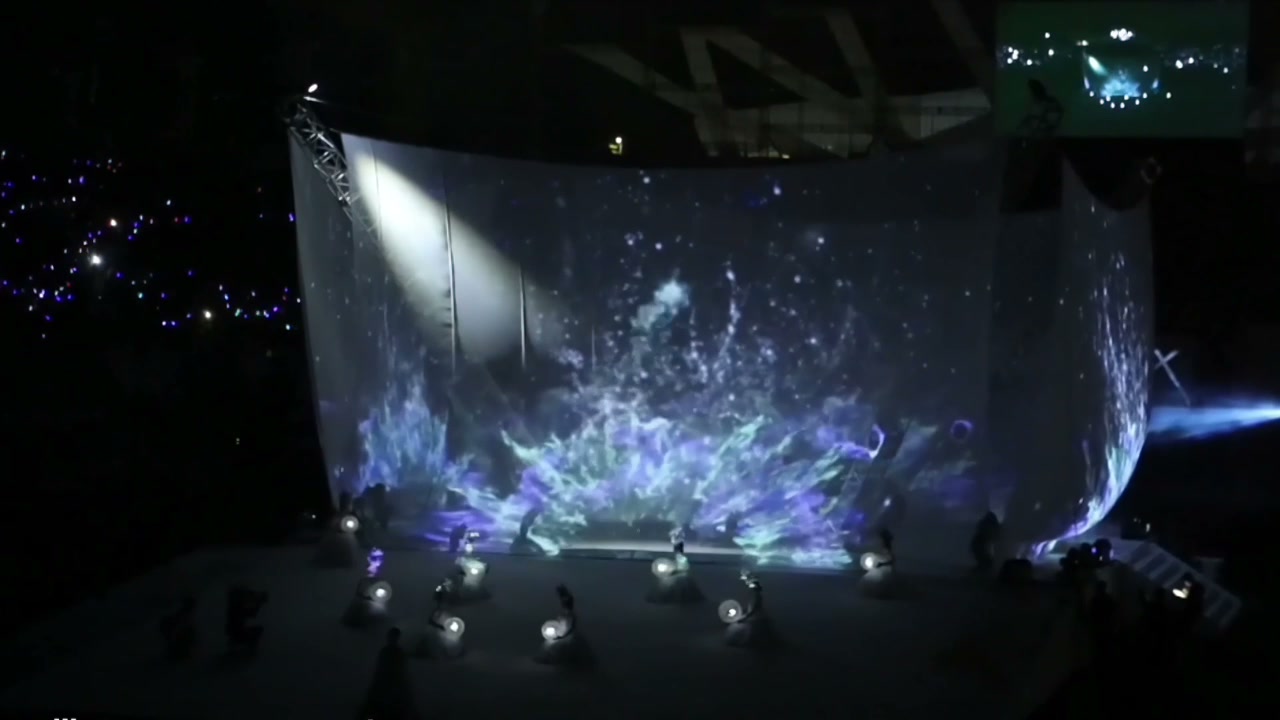 Winter Serenade — Flowing Light